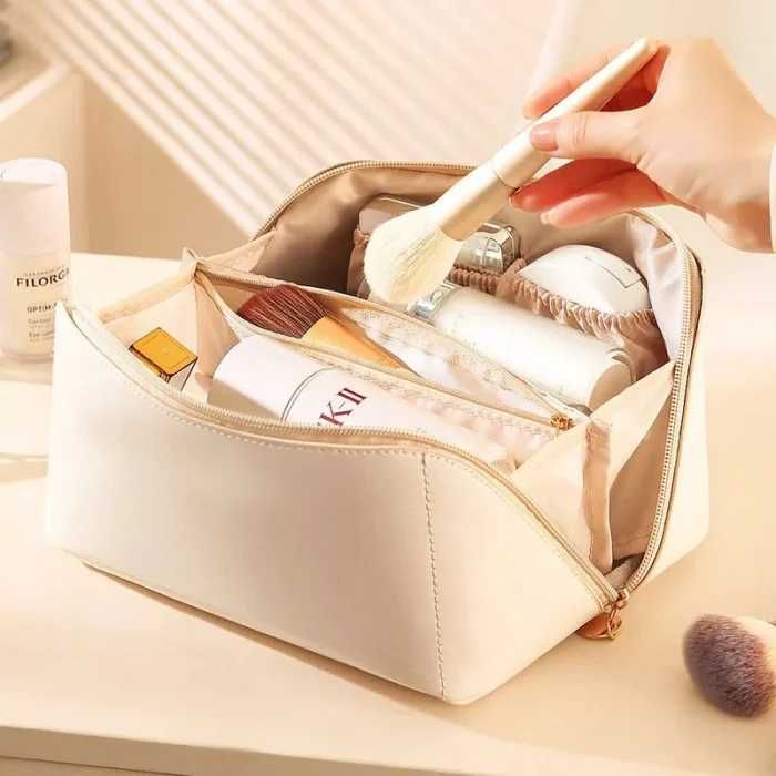 Vand stoc marfa - genti de vara si portfarduri pentru cosmetice