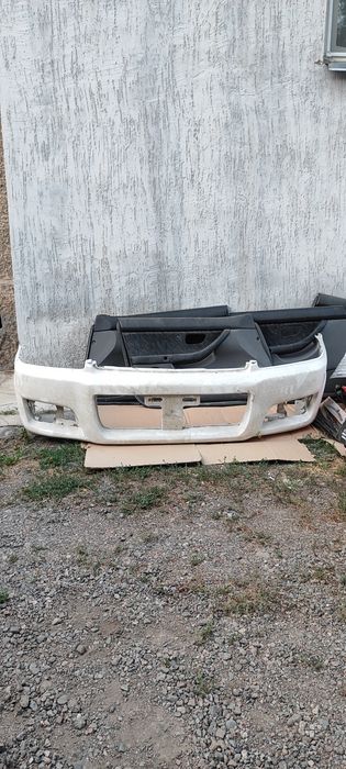 Передний бампер на Субару b4