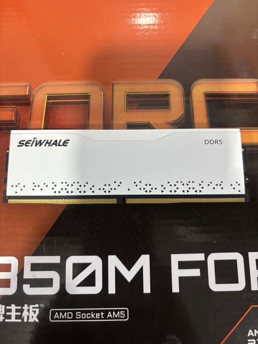 Ddr 5. 48 gb . Почти в новом состоянии!