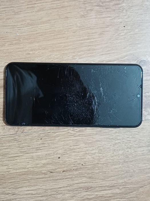 Telefon cu display spart SAMSUNG Galaxy A13 (SM-A135F/DS)
Vibreaza, se