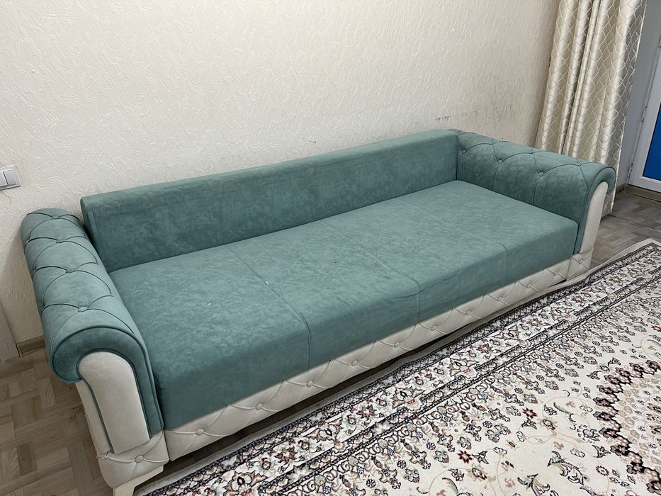 Продам диван бирюзового цвета