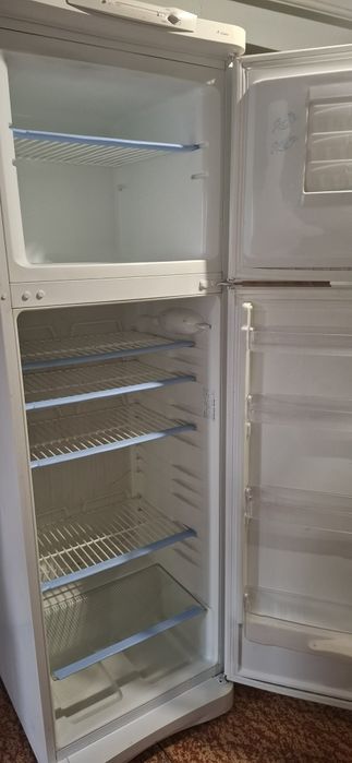 Холодильник Indesit