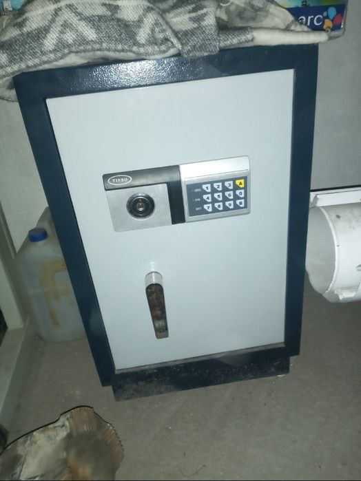 Продам большой сеиф