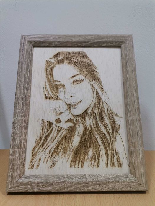 Tablou gravat pe lemn