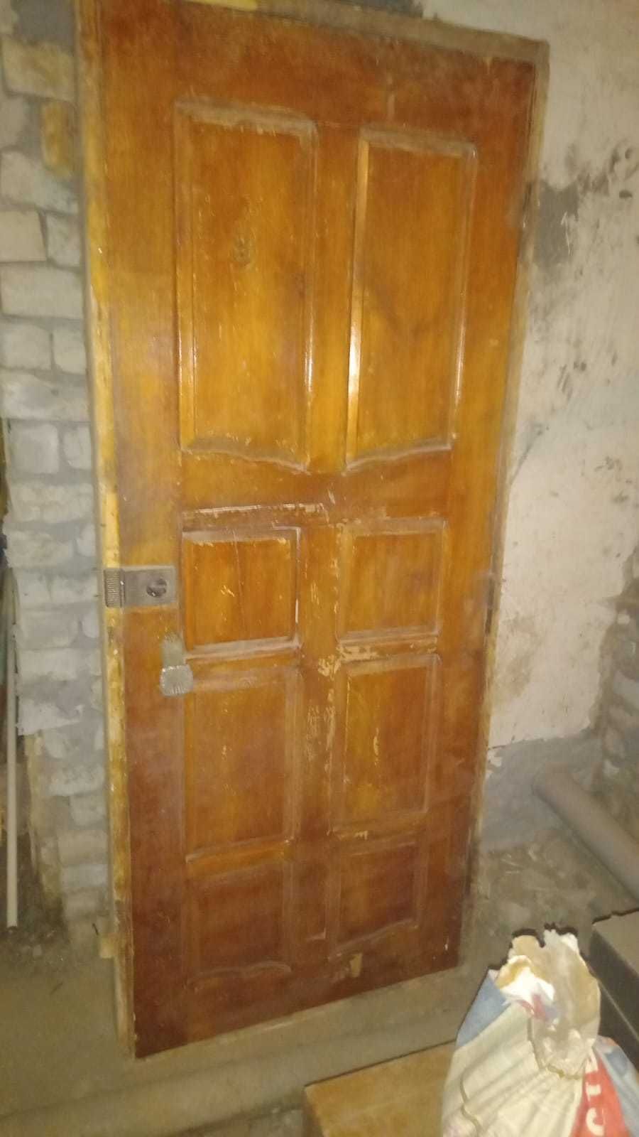 Продам деревянную дверь  СССР