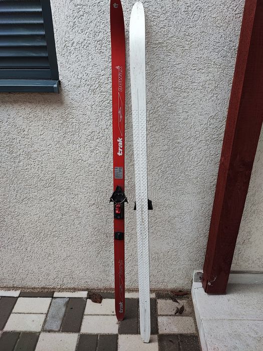 Vând schiuri trak nowax