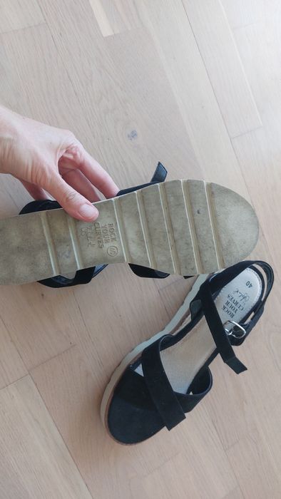 Sandale cu platforma