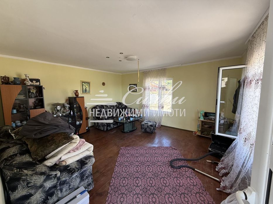 САМОСТОЯТЕЛНА двуетажна къща – с.Ивански.