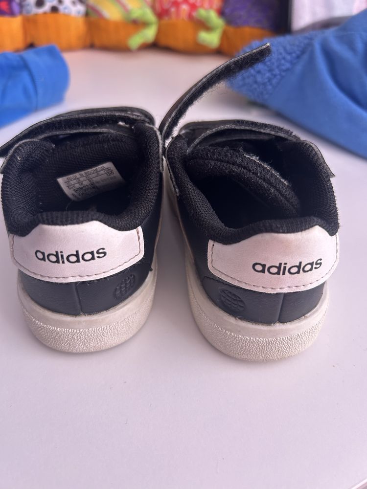 Кецове Adidas 21