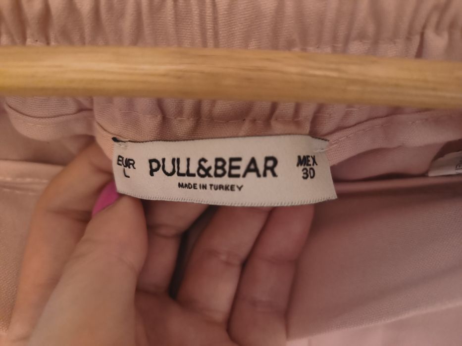 Pantaloni casual măr L Pull&bear