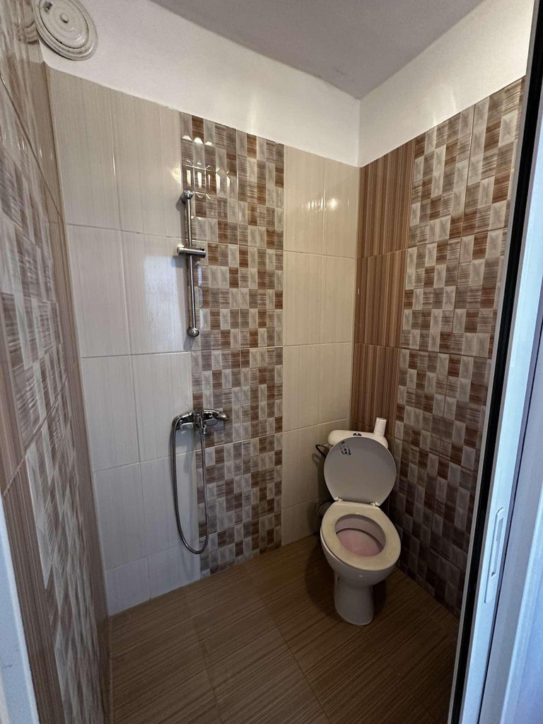 Дава се под наем Етаж от къща в Варна, Цветен квартал - 65 кв.м за 425 € - Снимка #6