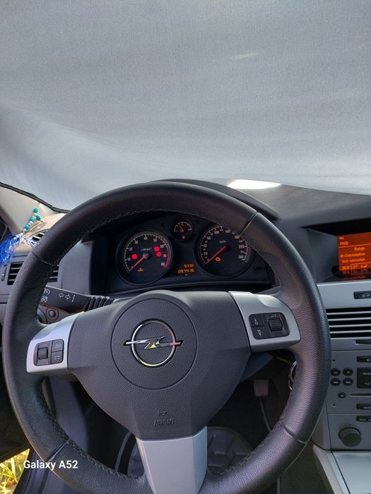 Vand Opel Astra Sedan, benzina, an 2012, 115 Hp,  1.6 cmc, 97.300 km.