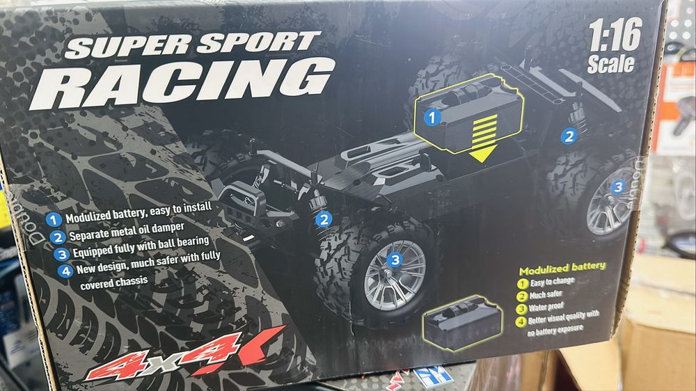 Masinuta cu telecomanda 4X4 noua cu 2 acumlatori 40Km/H