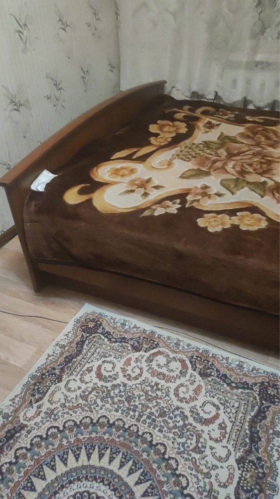 Продаю двуспальную кровать 160×200