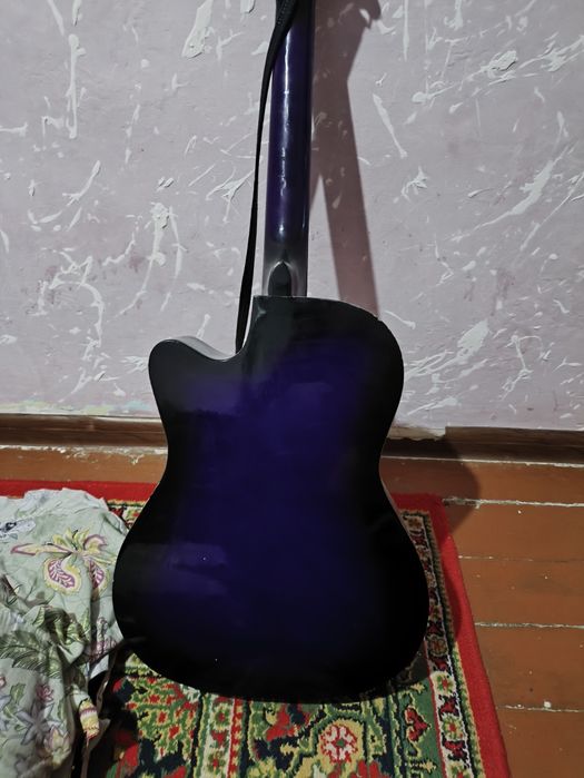 Gitara sotiladi Srochniy