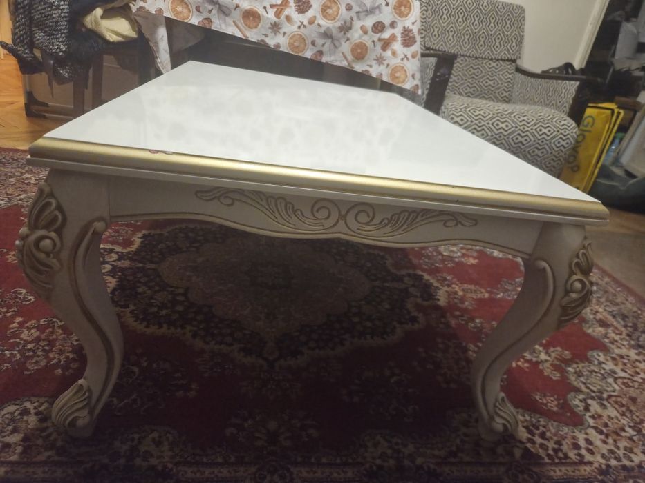 Vand Masa in stil baroc