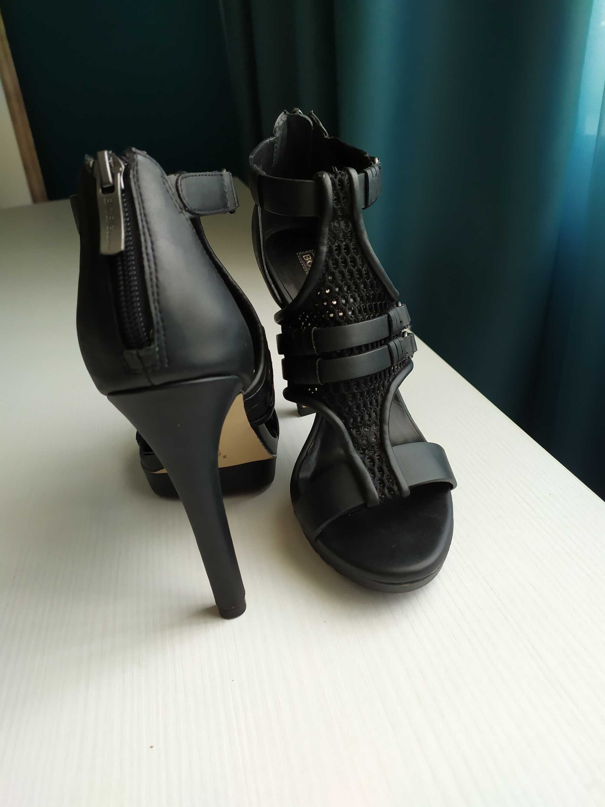 Черни високи обувки на BCBG Maxazria