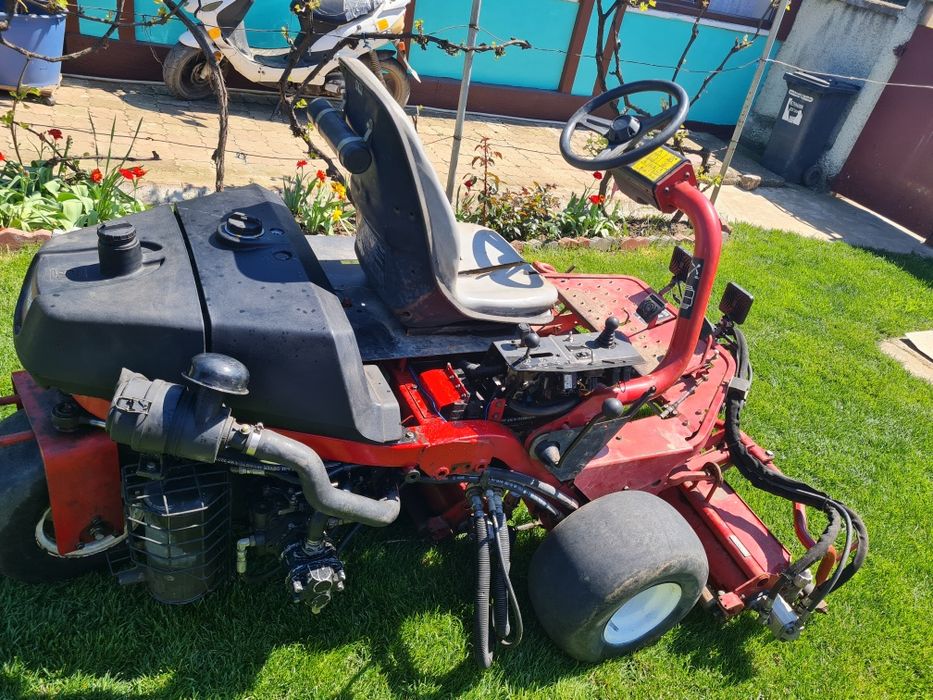 Toro greensmaster 3250D tractoras gazon tuns iarba