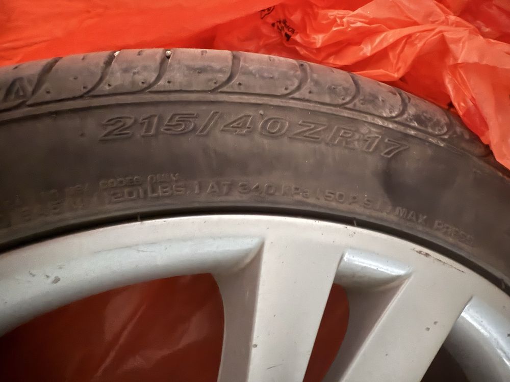 Летни гуми Nexen 215/40/17 + джанти Seat