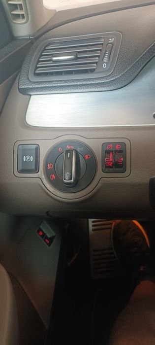 Vând Volkswagen Passat B6