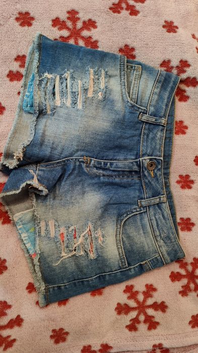 Blugi scurti cu paiete