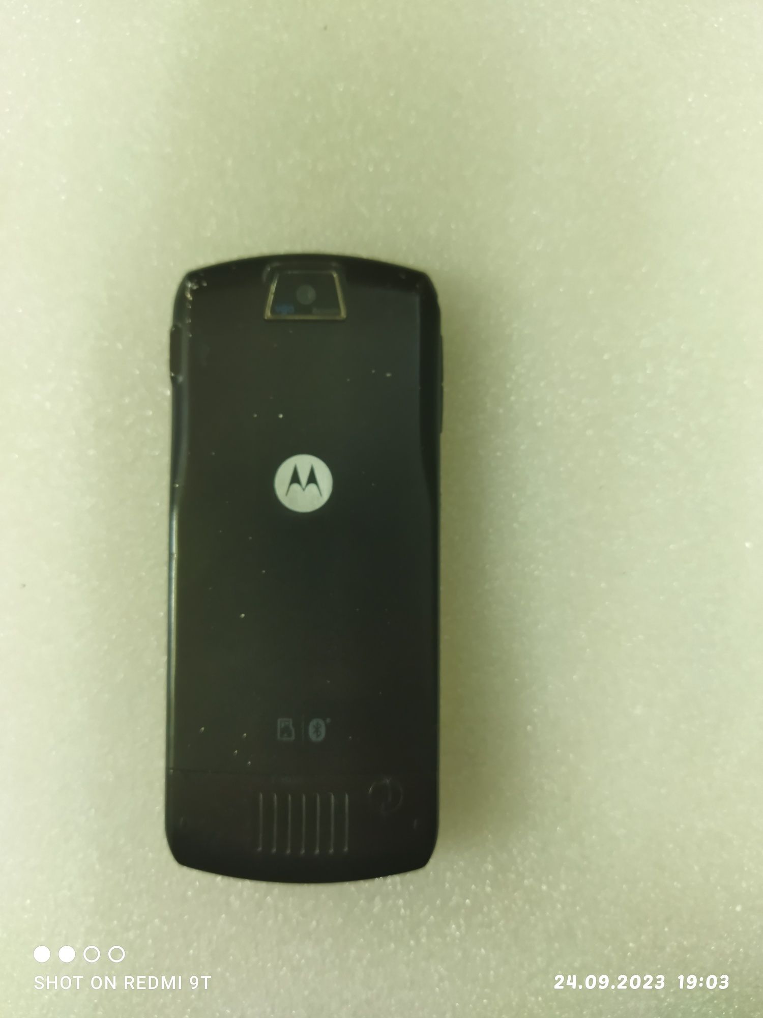 Motorola L7 в хорошем состоянии есть зарядное устройство