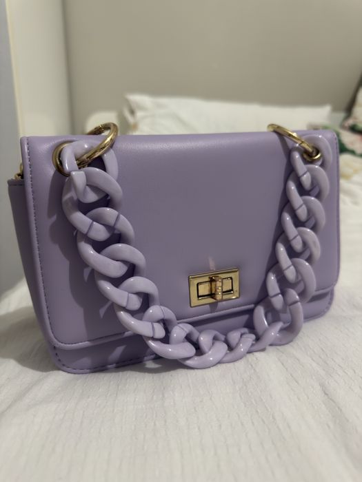 Малка лилава чанта