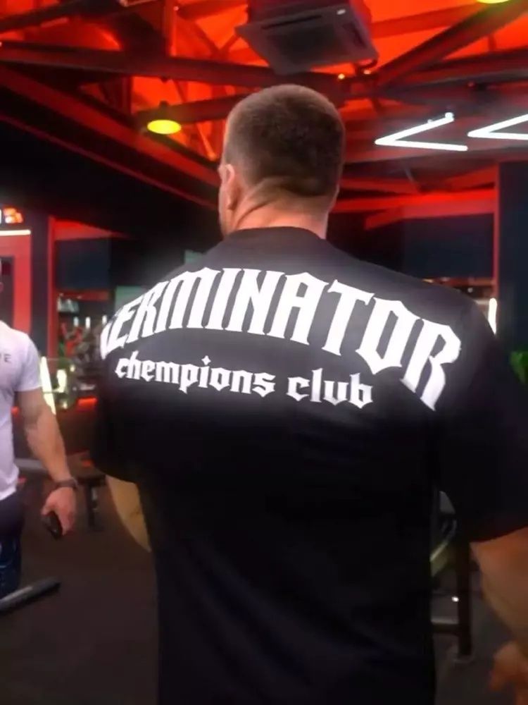 Terminator fudbolka sotuvda
