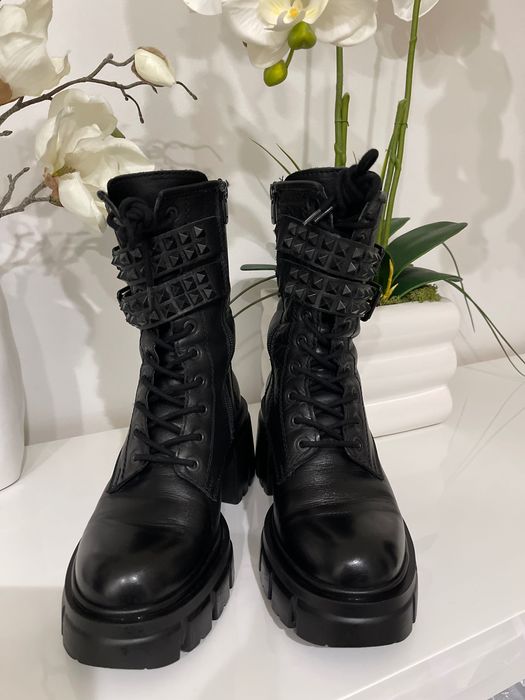 Bocanci damă îl passo