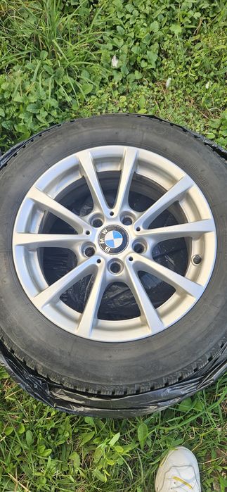 Vând jante BMW F30 r16 . Cauciucuri noi