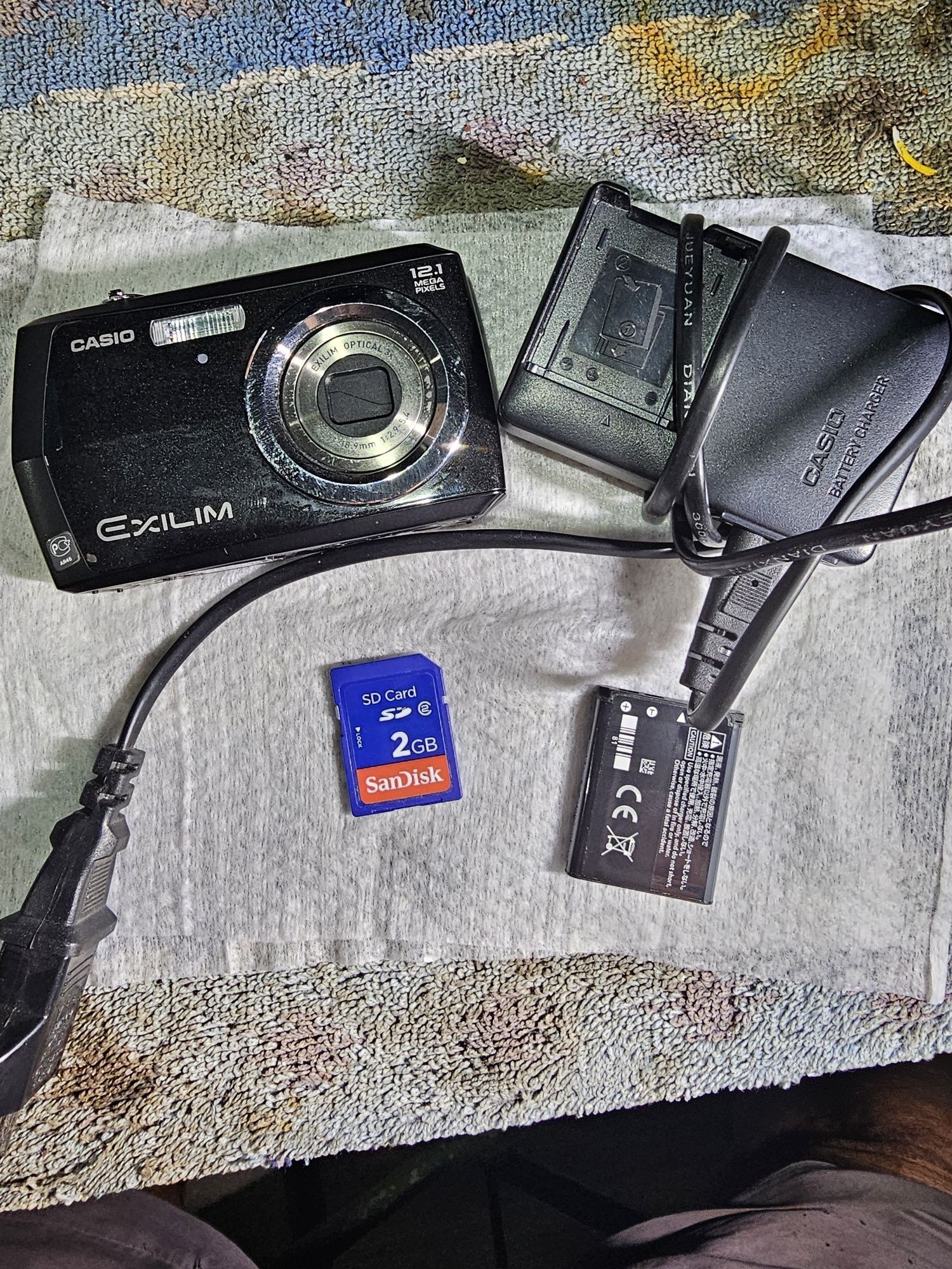 Фотоапарат Casio Exsilim