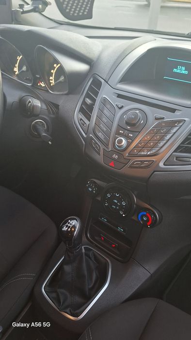 Автомобил форд фиеста