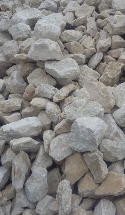 Piatra alba concasata de calcar/granit pentru decor