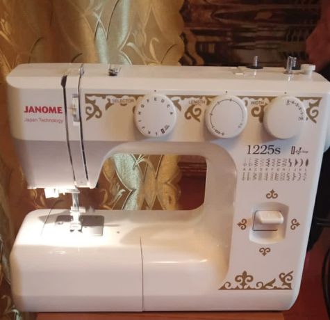 Автоматическая швейная машинка марки "Janome"