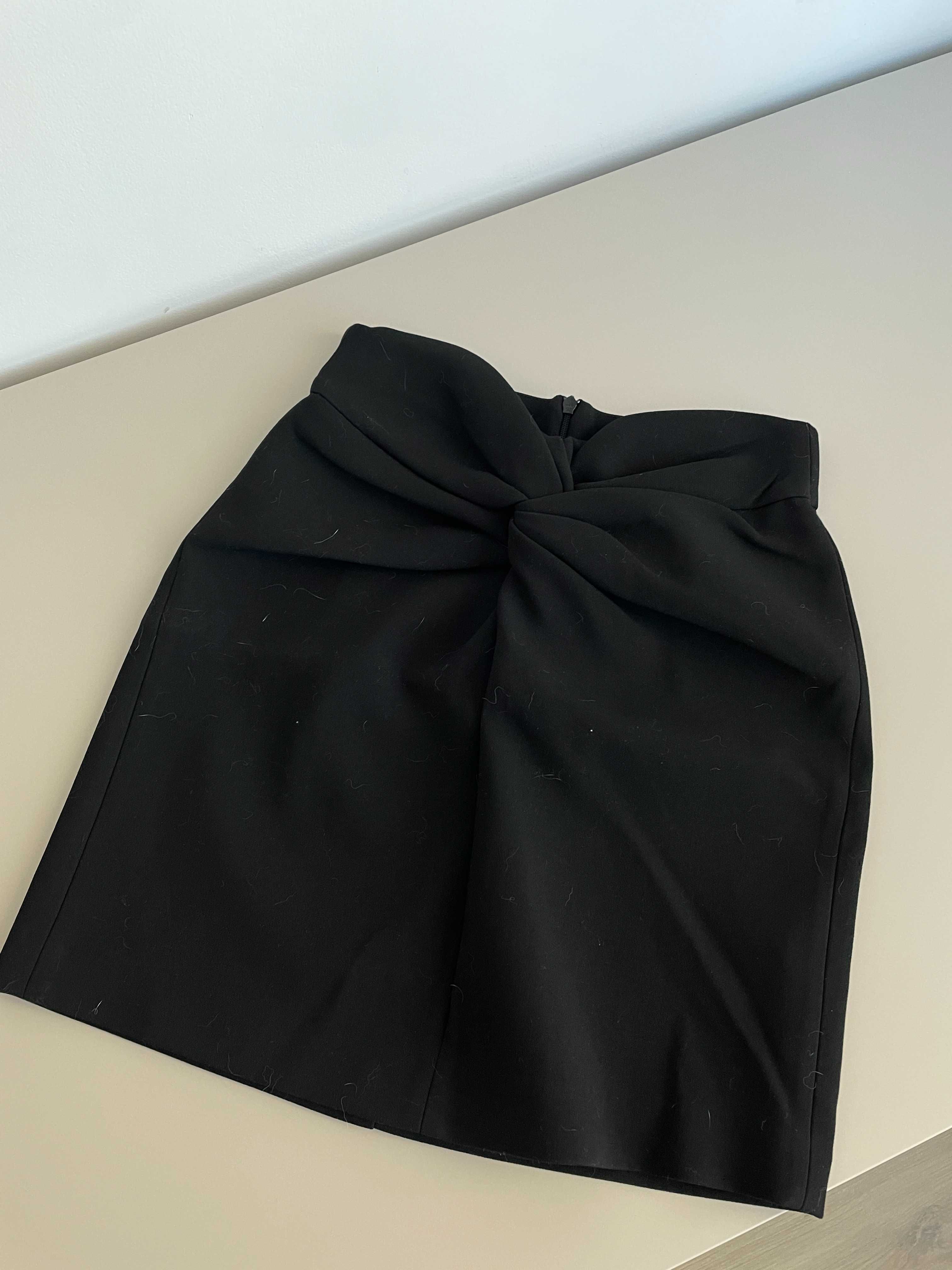 Чисто нова красива черна права къса пола с възел