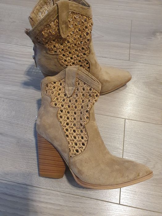 Ghetute vara marimea 37