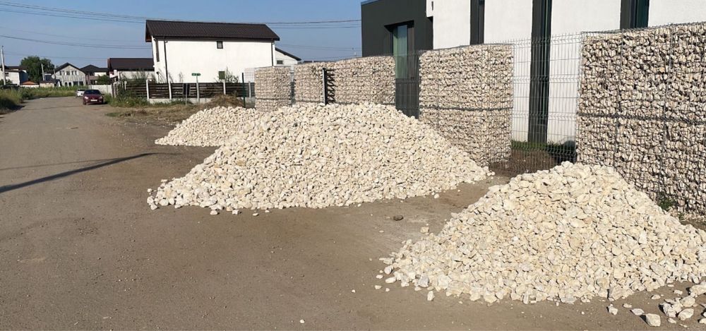 Piatra alba concasata de calcar/granit pentru decor