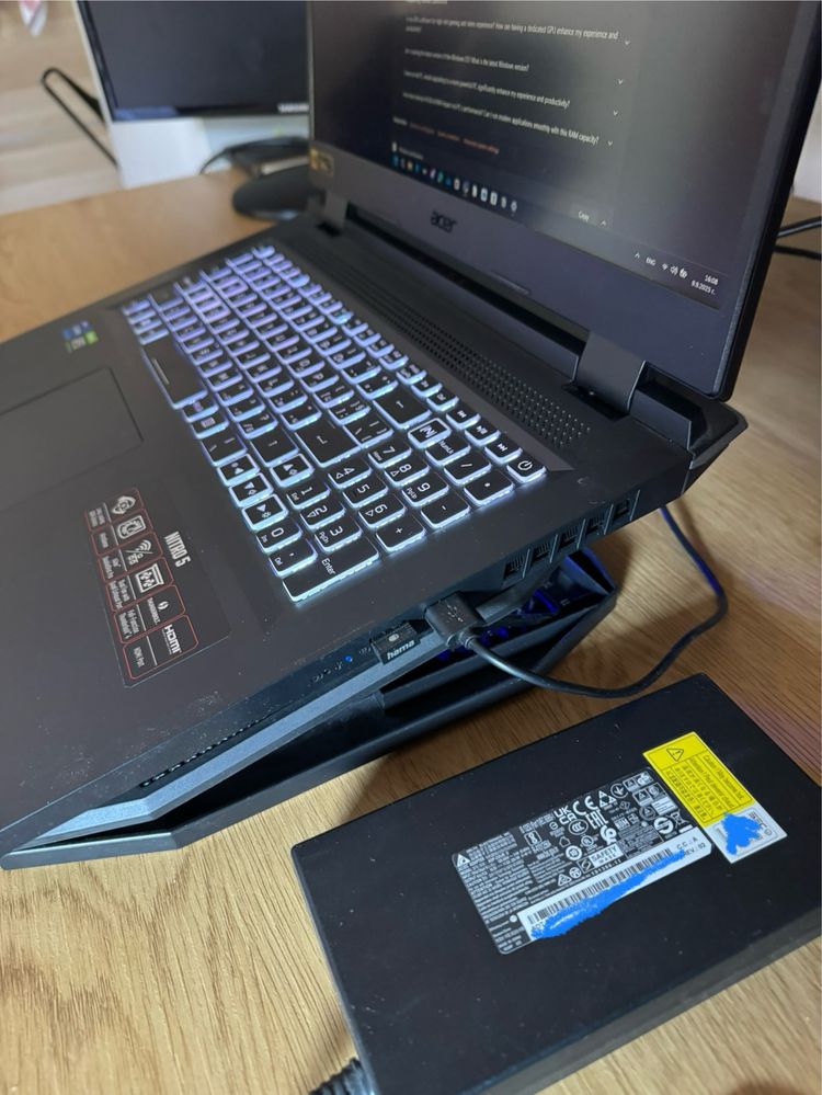 Acer Nitro 5 отлично състояние+подарък охлаждаща подложка