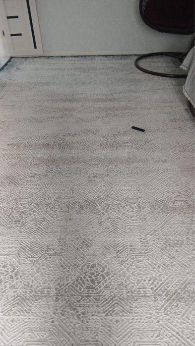 Ковер белый в отличном состоянии