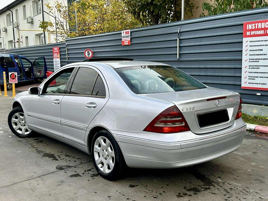 Vând Mercedes c class