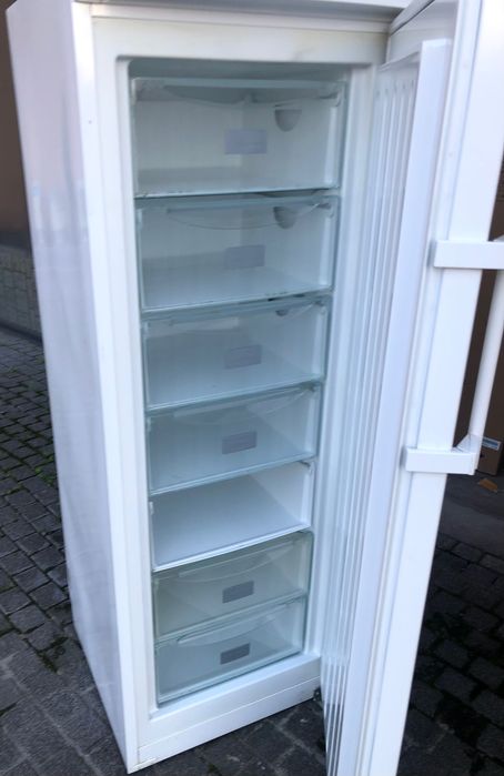 Продавам вертикален фризер Liebherr  – 350 лв