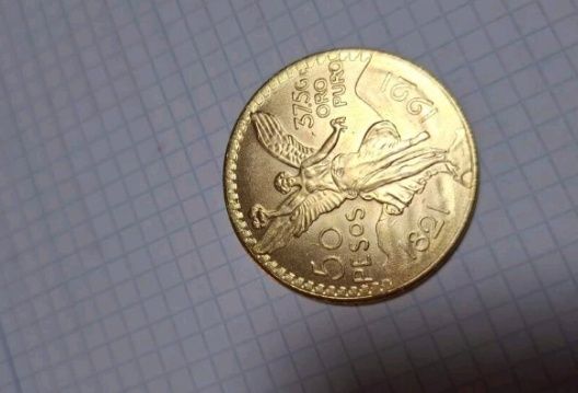 Vând moneda 50 de pesos placată cu aur de 24k