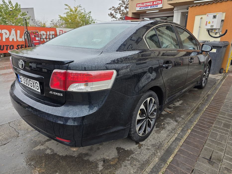 Toyota Avensis T27 2011
