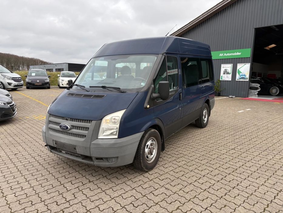Ford Transit Euro 5. 85.000 km,cu lift pentru persoane cu dizabilitati