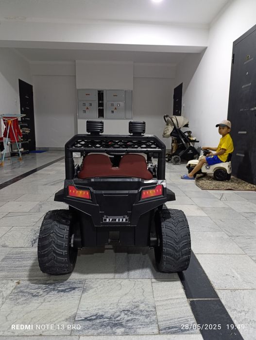 Bolalar mashinasi ikki kishilik pulti zaryadchiki bilan komplekt tuliq