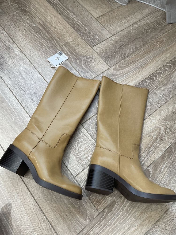 Кожаные сапоги 38 раз  stradivarius