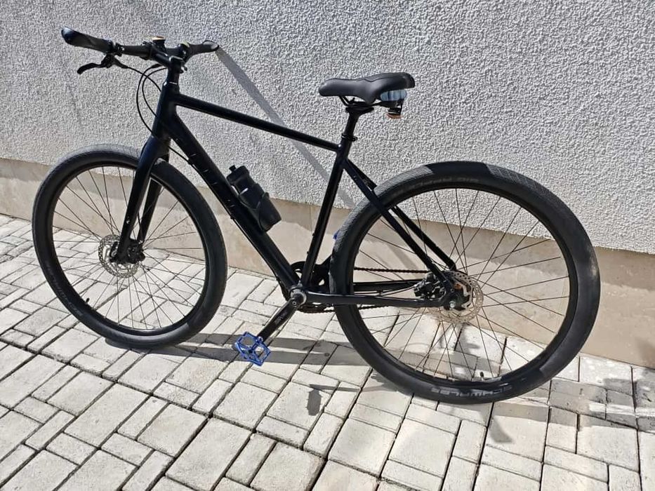 Bicicleta CUBE Hyde Pro trekking oras
