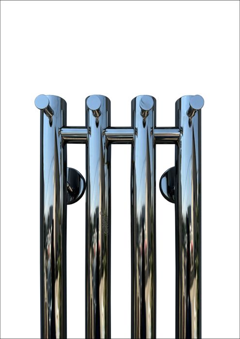 Электрический полотенцесушитель вертикальный, практичный.