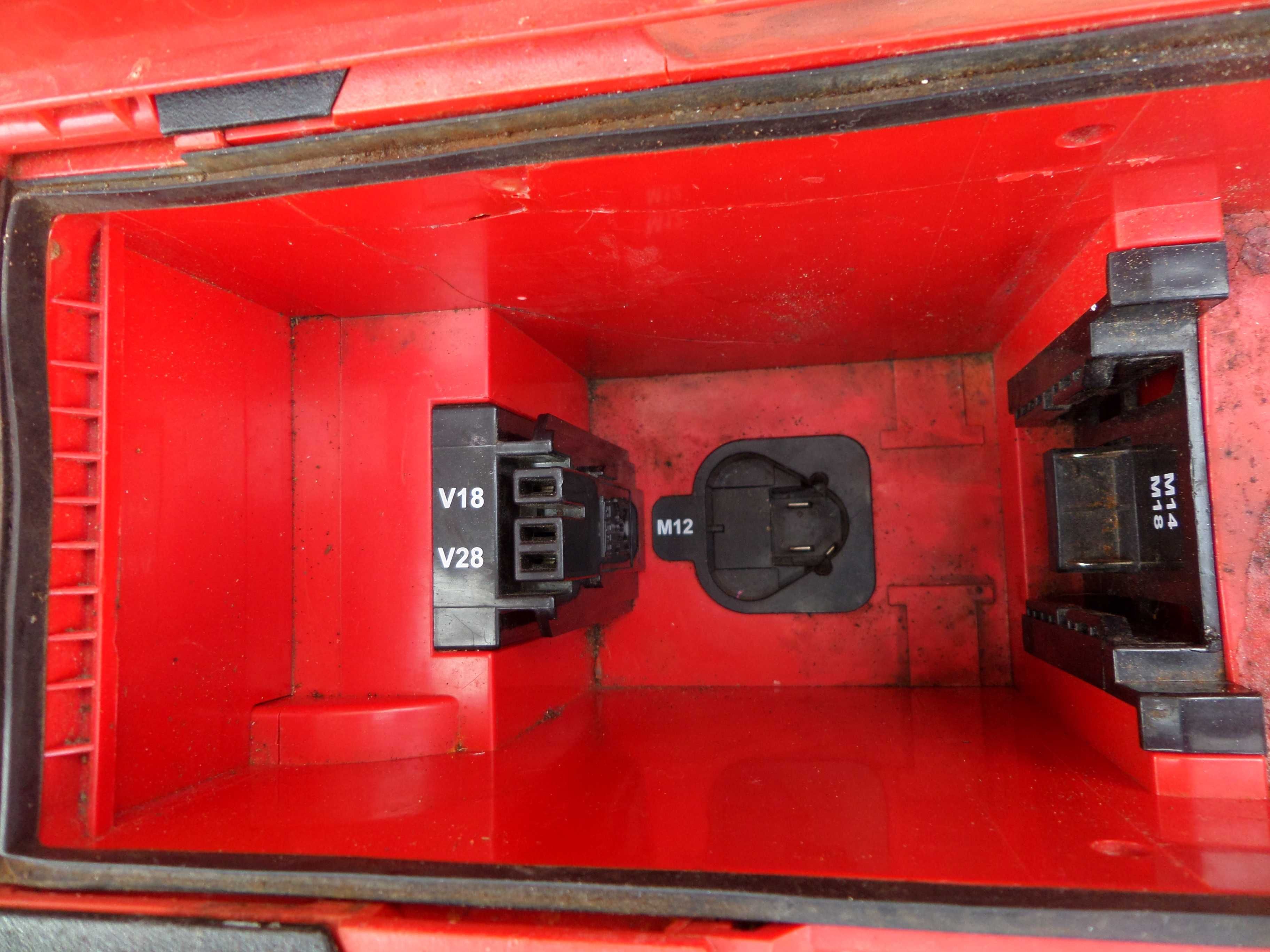 Radio santier Milwaukee C12-28DCR functioneaza la priza pe acumulatori