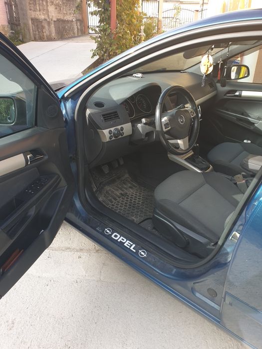 Vând Opel Astra H